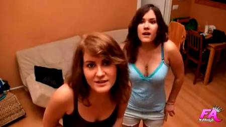 Парень снял на скрытую камеру свой горячий секс втроем