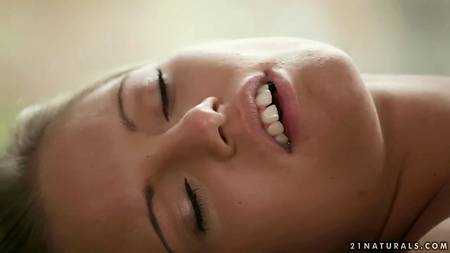 Блондинке понравился красивый член напористого ухажера