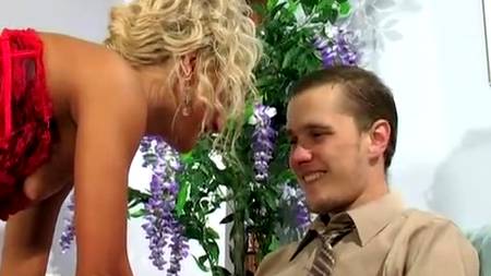 Русская секретарша потрахалась в кабинете с начальником