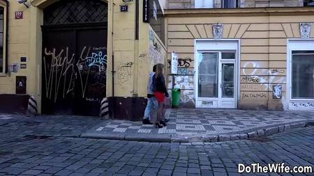 Куколд неудачник слизал сперму негритоса с влагалища своей девицы