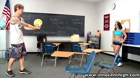 Двое коллег заперлись в кабинете и от души потрахались