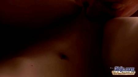 Молодая девица запрыгнула на поднявшийся хуй старого мужчины