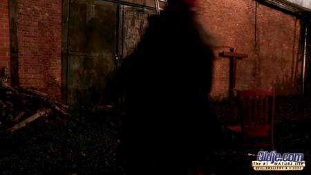 Старый дед отодрал молодуху в задницу и смачно кончил ей на язычок