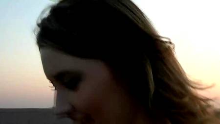 Иностранец ебет на набережной русскую сучку в сексуальном нижнем белье