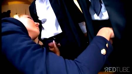 Хуястым любовникам нравится рвать очко и вагину давалки