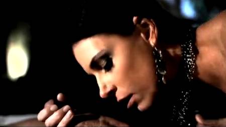 Прекрасной женщине хочется впустить в очко член по просьбе супруга