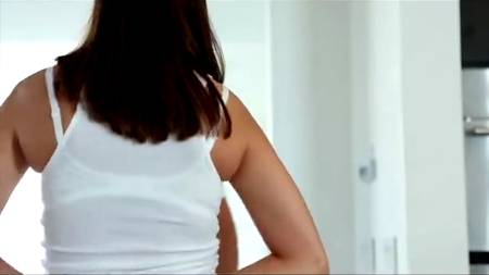 Студент проспорил подружке классический секс на кровати