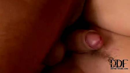 Блондинка с большой грудью и в черных чулках удовлеторила тугой попкой своего любовника