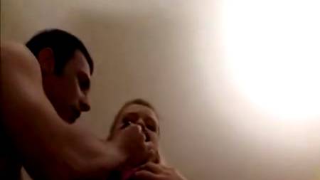 Блондинка подставила свою щелочку и попку для двух крепких парней