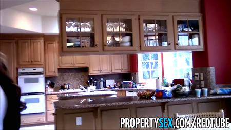 Паренек с камерой в руках устроил жаркую еблю в новом доме