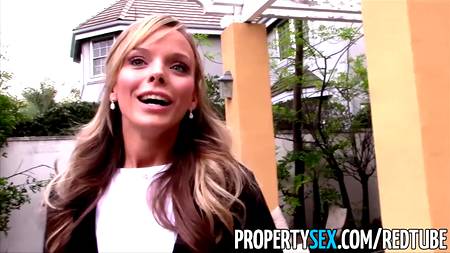 Паренек с камерой в руках устроил жаркую еблю в новом доме