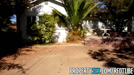 Осмотр дома перерос в фантастический секс с хозяйкой