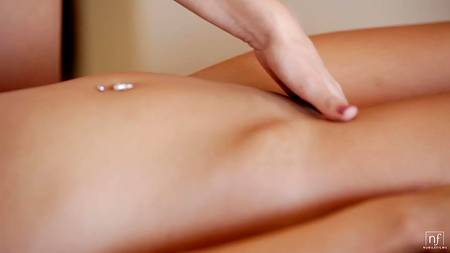 Массажистка доставила клиентам фантастическое наслаждение