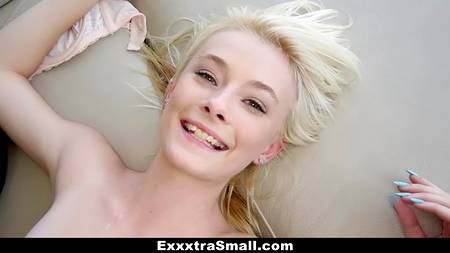 Соблазнил и трахнул прелестную девицу