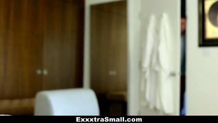 Застукал за мастурбацией свою подружку