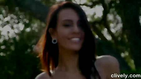 Жесткая ебля с брюнеточкой экзотической красоты