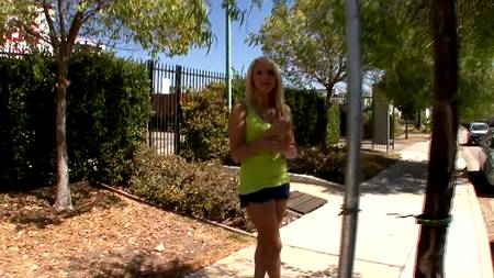 Познакомился с блондинкой и устроил жаркую еблю