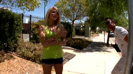 Познакомился с блондинкой и устроил жаркую еблю