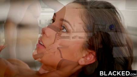 Красивый межрассовый секс