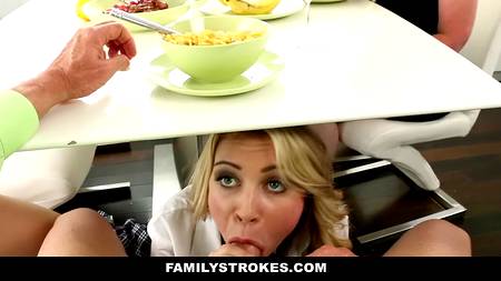 Дедуля раскрутил молоденькую деваху на жаркий секс