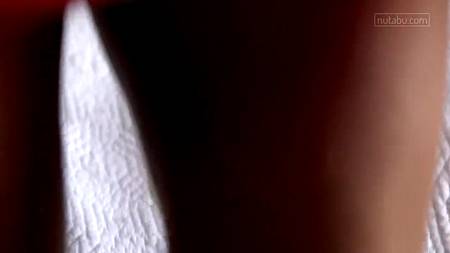 Шикарная сучка дрочит киску мечтая получить струйный оргазм