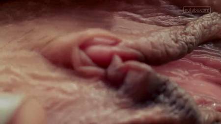 Мастурбирующая крупным планом сучка получила сказочный оргазм