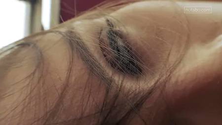 Мастурбирующая крупным планом сучка получила сказочный оргазм