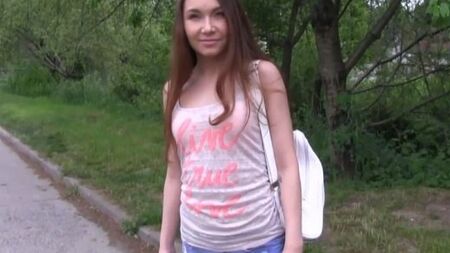 Пикапер уболтал на улице девку потрахаться в его автомобиле за деньги