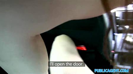 Пикапер уболтал на улице девку потрахаться в его автомобиле за деньги