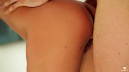 Горячая испанка Alexa Tomas смакует камшот высосанный из хуя бойфренда