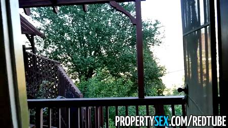 Вылизал анус рыжеволосой сучке перед проникновением в ее лоно