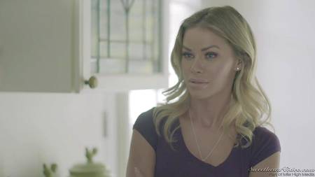 Сексапильные лесбиянки сладко кончают от красивого петтинга