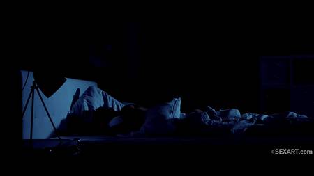 Худенькая девушка объездила сверху жилистый пенис симпатичного партнера