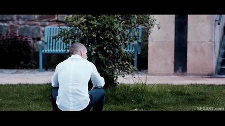 Худенькая девушка объездила сверху жилистый пенис симпатичного партнера