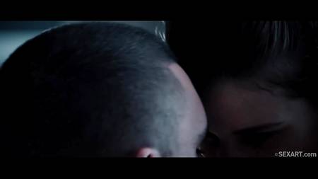 Худенькая девушка объездила сверху жилистый пенис симпатичного партнера