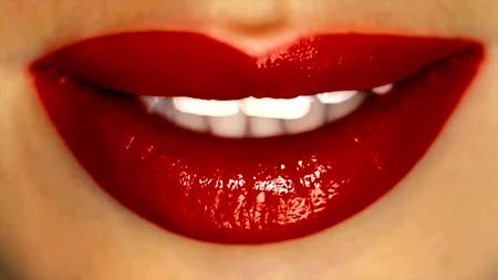 Мужик вертит на большом фаллосе горячую женщину с шикарной грудью