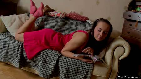 Русский студент жарит одногруппницу в жопу и кончает ей в рот