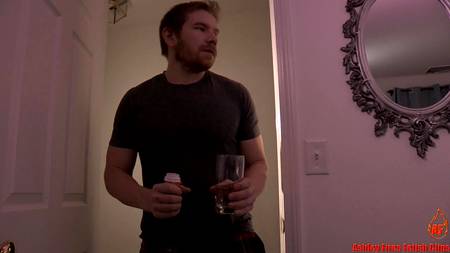 Удовлетворенный мужчина кончил во внутрь влагалища неугомонной любовнице