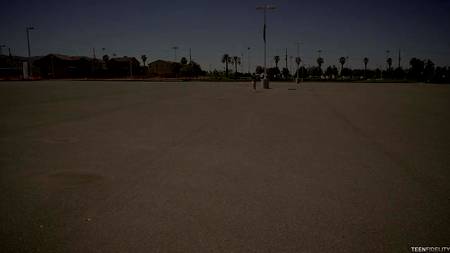 Зрелый мужик держа сучку за волосы жестко имеет в разных позах