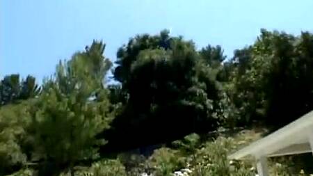 Негритянка разрабатывает блондинке жопу перед жестким ЖМЖ