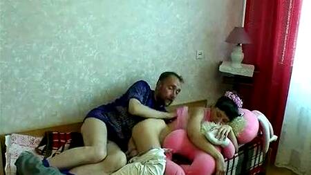 Отец развел на еблю дочку, а сын мамку