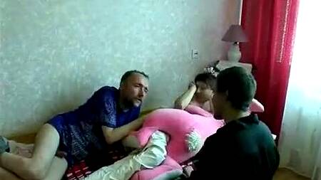 Отец развел на еблю дочку, а сын мамку