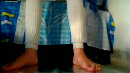 Из кучерявой блондинки хлещет, как из ведра