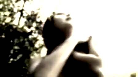 Блондинка в лесу учит русскую подругу делать минет