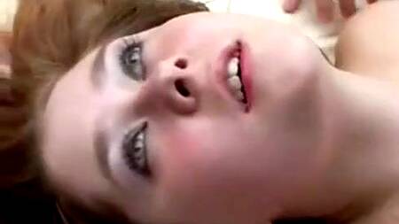 Блондинка в лесу учит русскую подругу делать минет