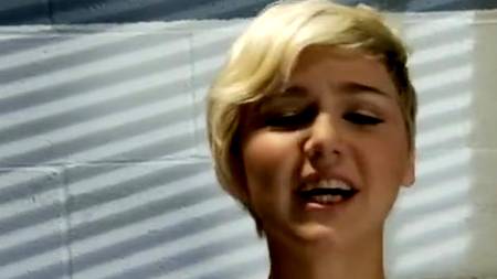 Вакуумные отсосы на сиськах и секс-машина