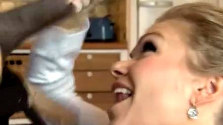 Муж застал жену с негром и они вдвоем отодрали девку