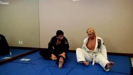 Сенсэй дрючит в попку свою ученицу