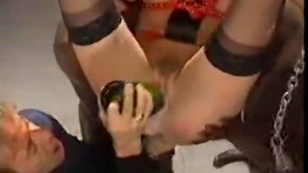 Фонтан шампанского из киски