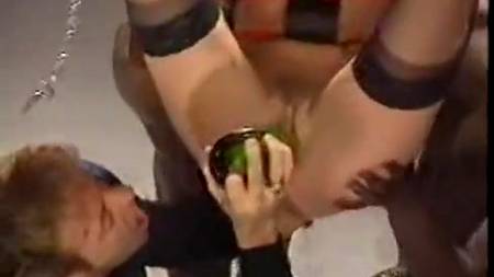 Фонтан шампанского из киски